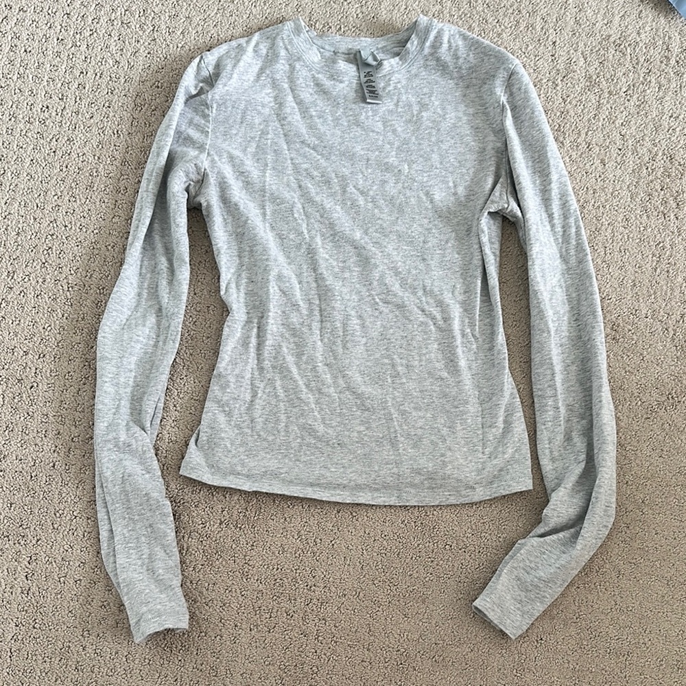 SKIMS Gray Fitted Long Sleeve Tee